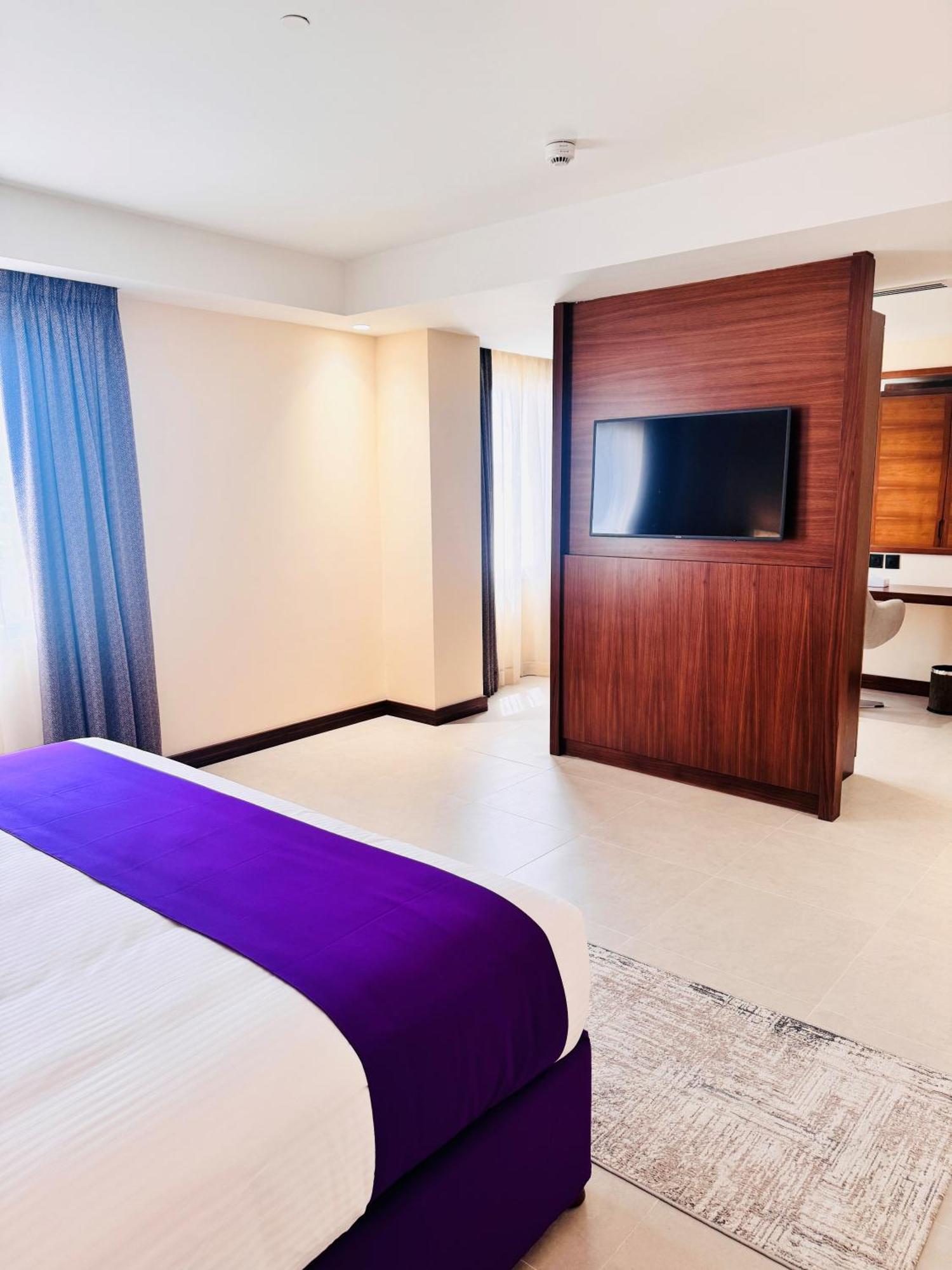 Kyriad Hotel 塞拉莱 外观 照片